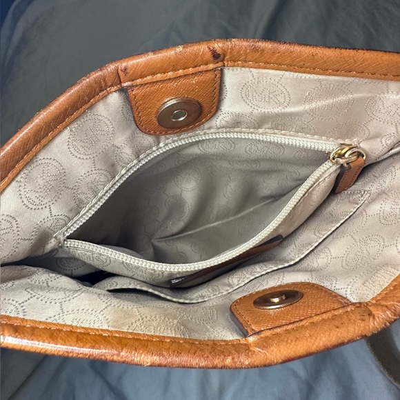 Michael Kors - Jet Set Crossbody Monogram Logo Side Purse Bag - White & Brown - Picture 4 of 10